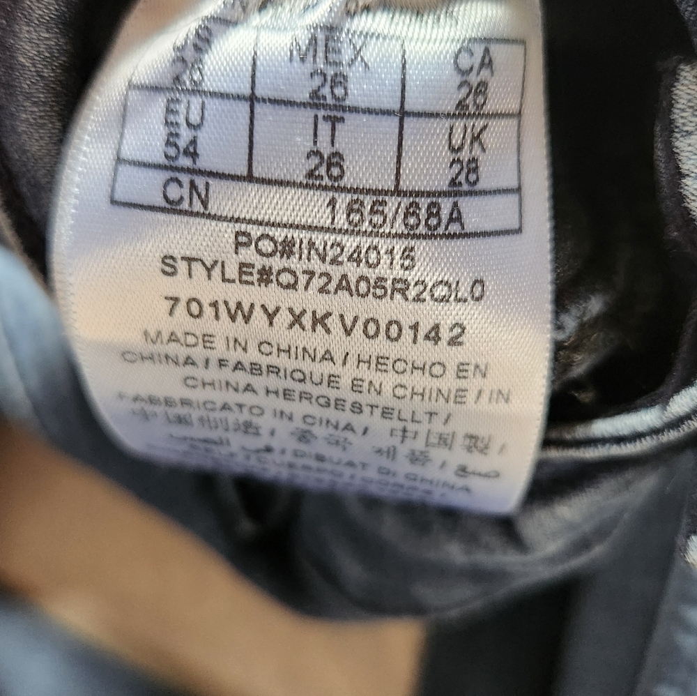 High Waisted Vintage Buttoned Jean Guess Capris 26 Tons Of Stretch. - Picture 6 of 11